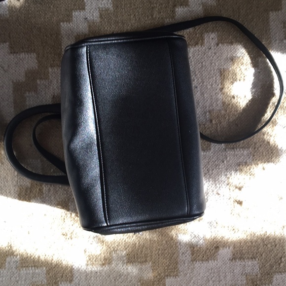 Black duffel-purse urban outfitters - so chic! - Picture 2 of 6